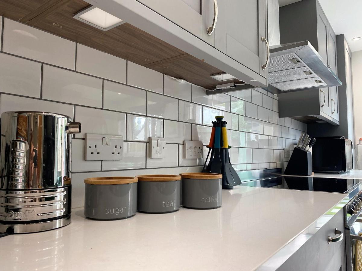Superb Townhouse Near Vibrant Gloucester Road Бристоль Экстерьер фото