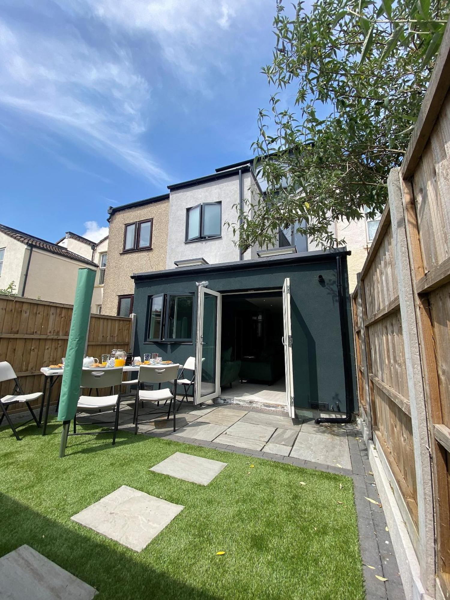 Superb Townhouse Near Vibrant Gloucester Road Бристоль Экстерьер фото