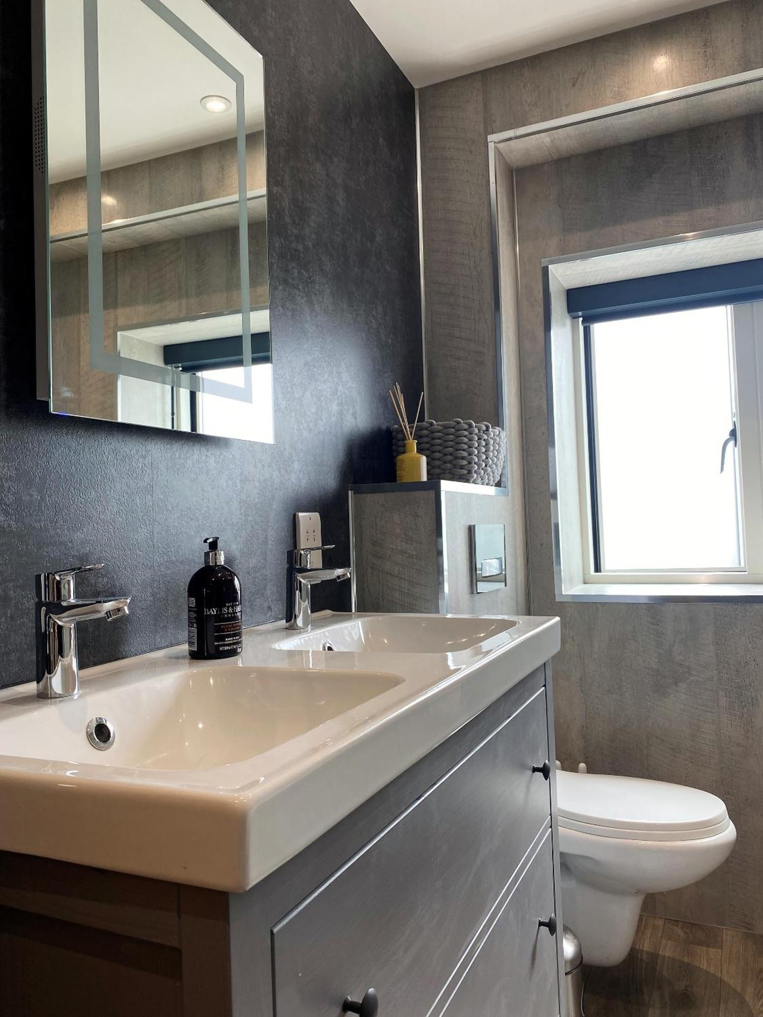 Superb Townhouse Near Vibrant Gloucester Road Бристоль Экстерьер фото