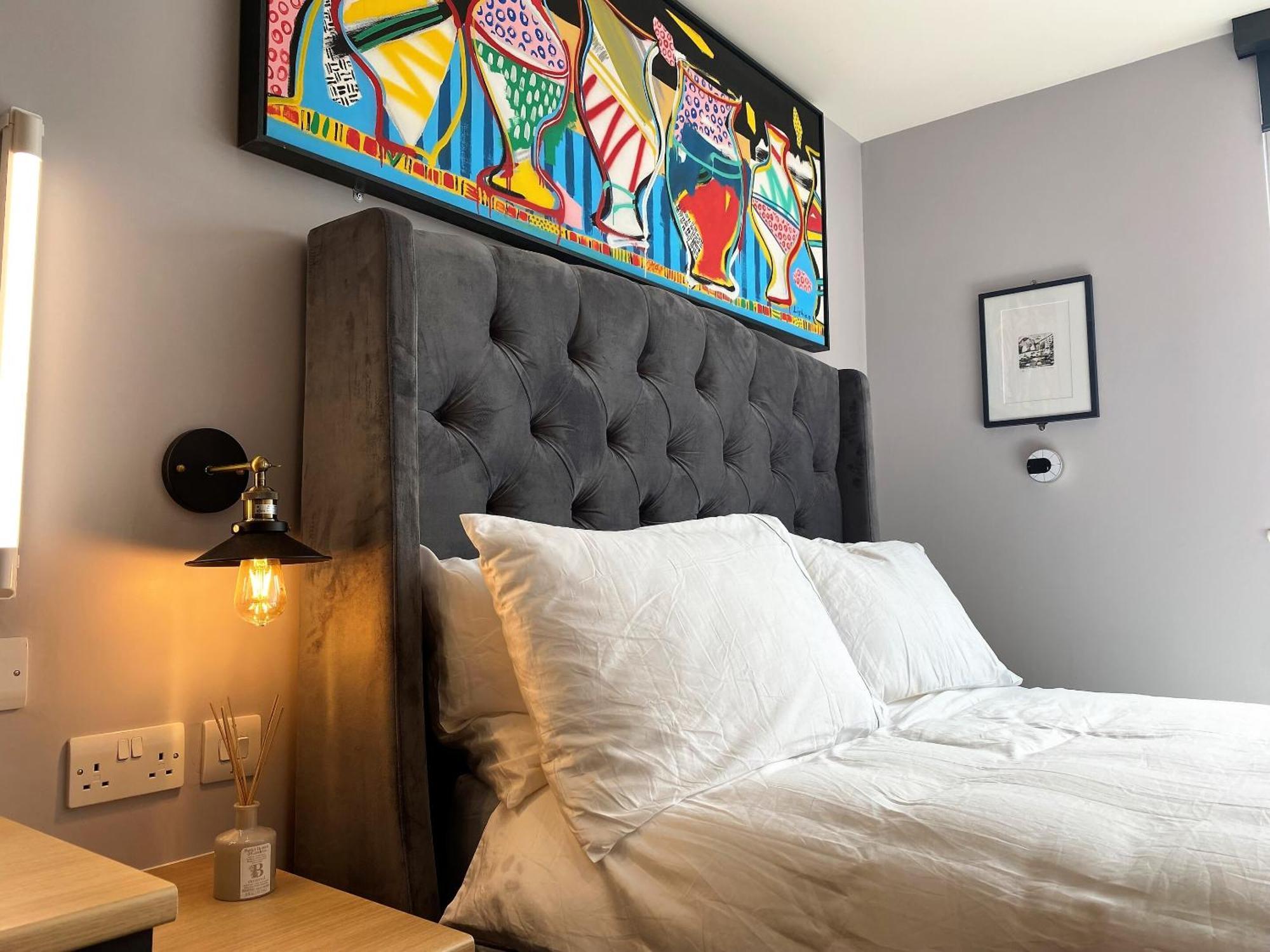 Superb Townhouse Near Vibrant Gloucester Road Бристоль Экстерьер фото