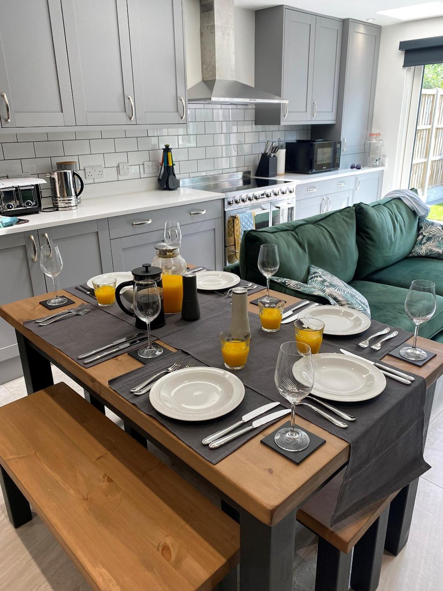 Superb Townhouse Near Vibrant Gloucester Road Бристоль Экстерьер фото