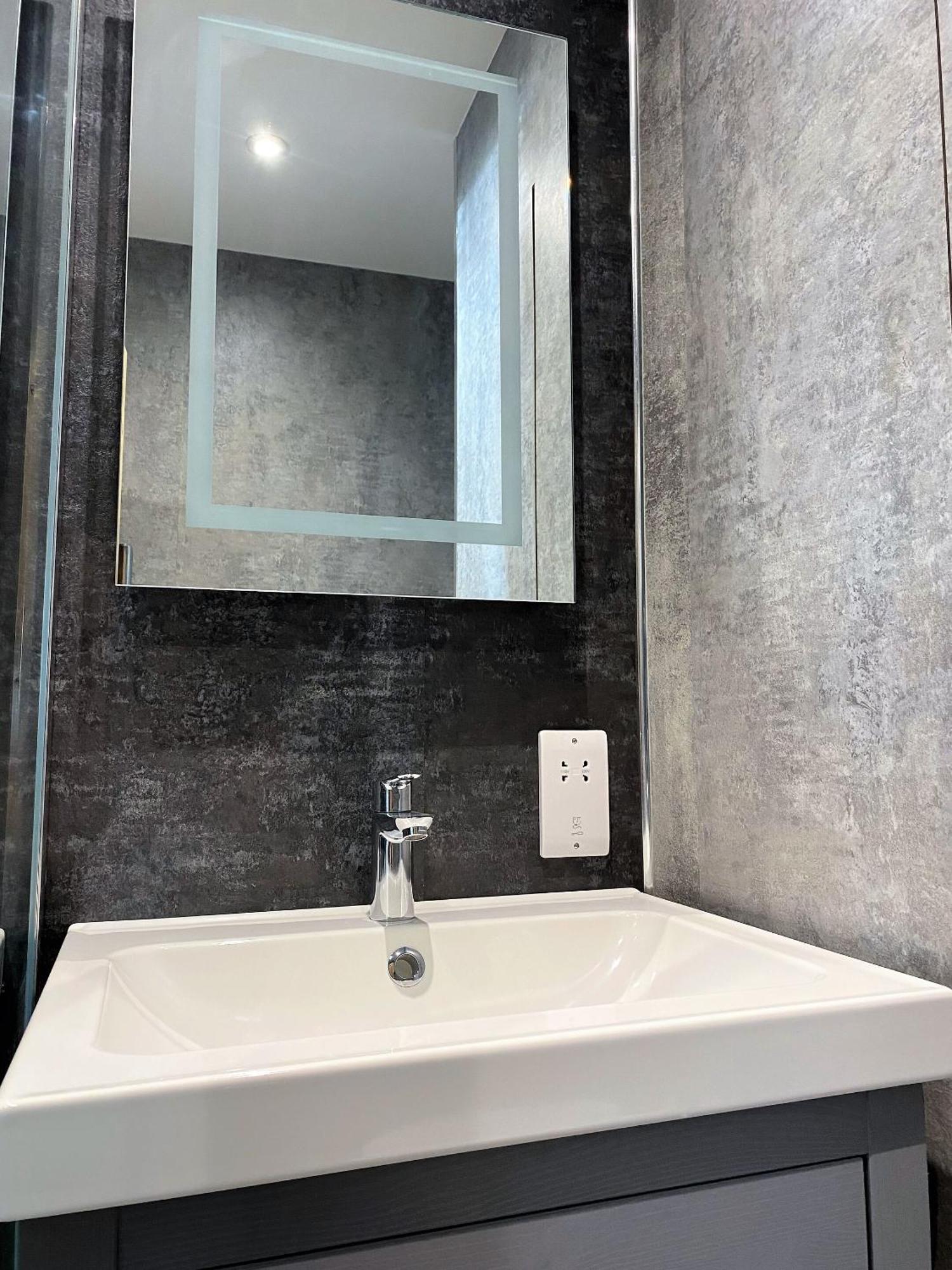 Superb Townhouse Near Vibrant Gloucester Road Бристоль Экстерьер фото