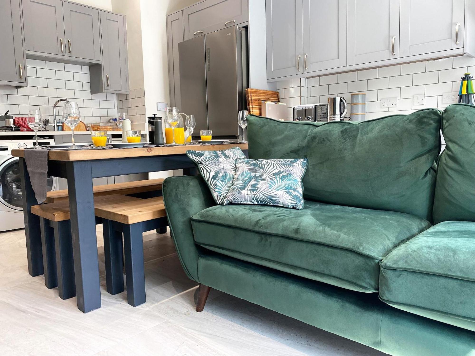 Superb Townhouse Near Vibrant Gloucester Road Бристоль Экстерьер фото