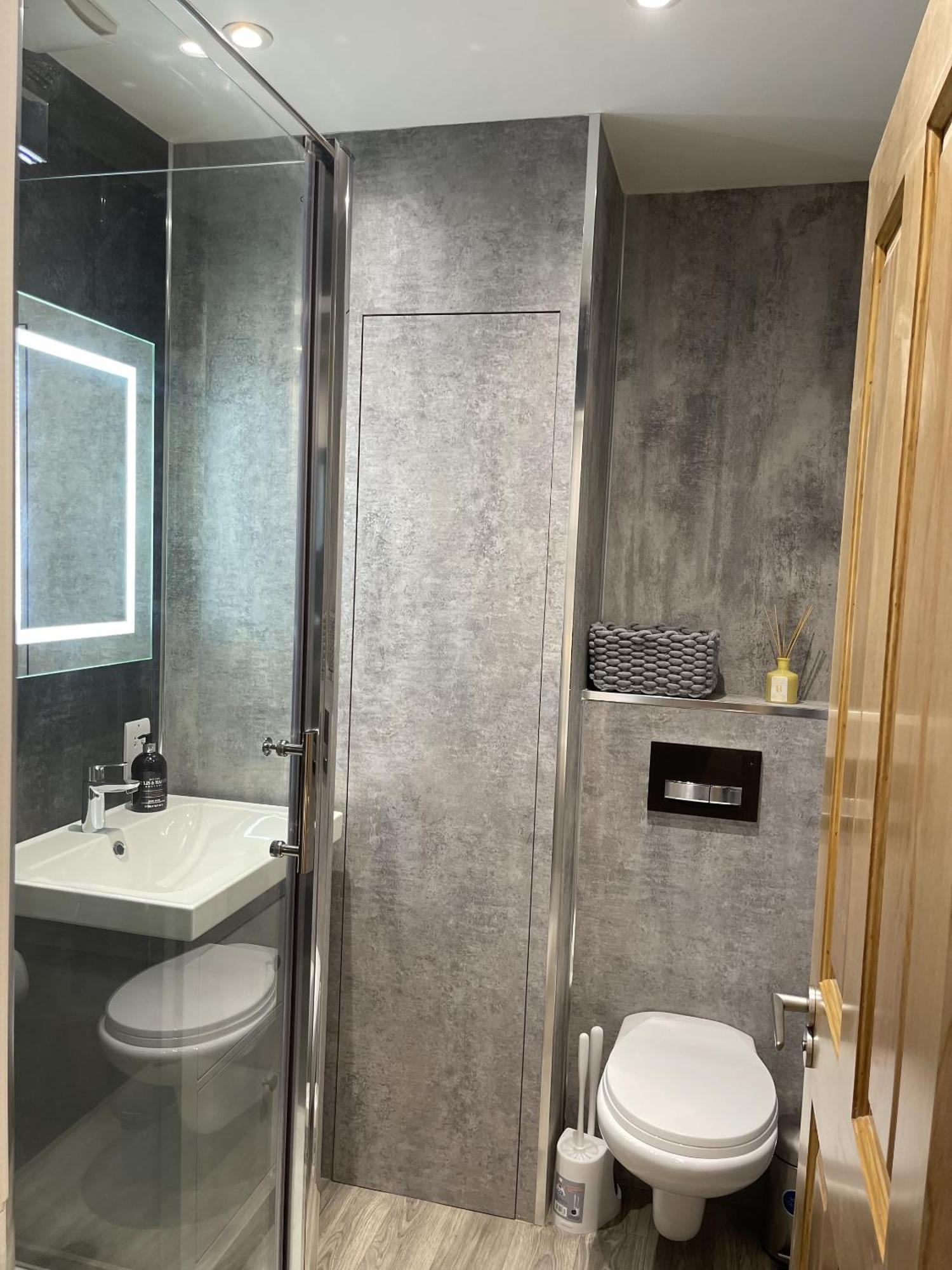 Superb Townhouse Near Vibrant Gloucester Road Бристоль Экстерьер фото